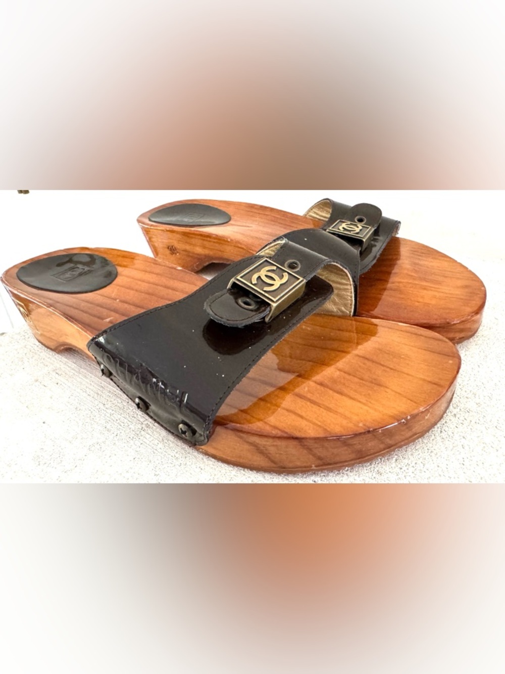 CHANEL Vintage Brown Patent Wood CC Clog Sandals Patent CC Slides EU 39 - Picture 2 of 11